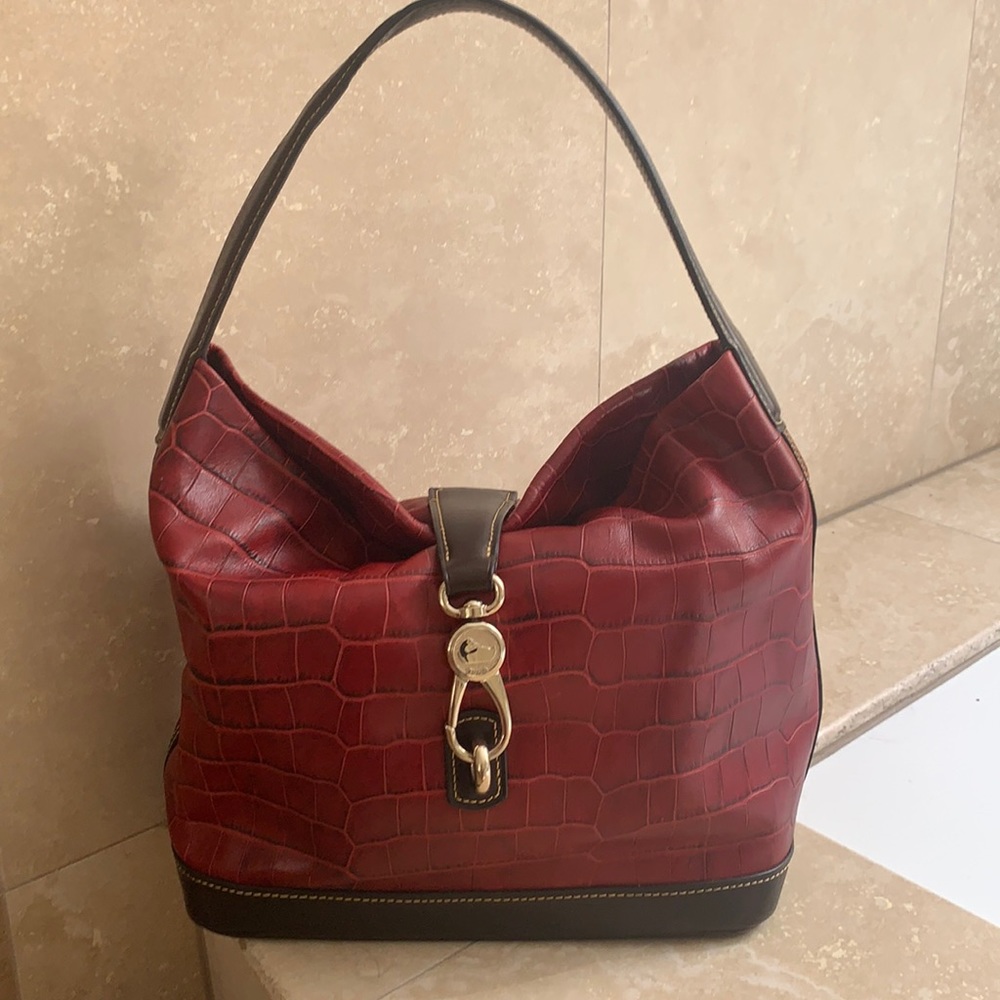 Dooney Bourke shoulder / hand bag